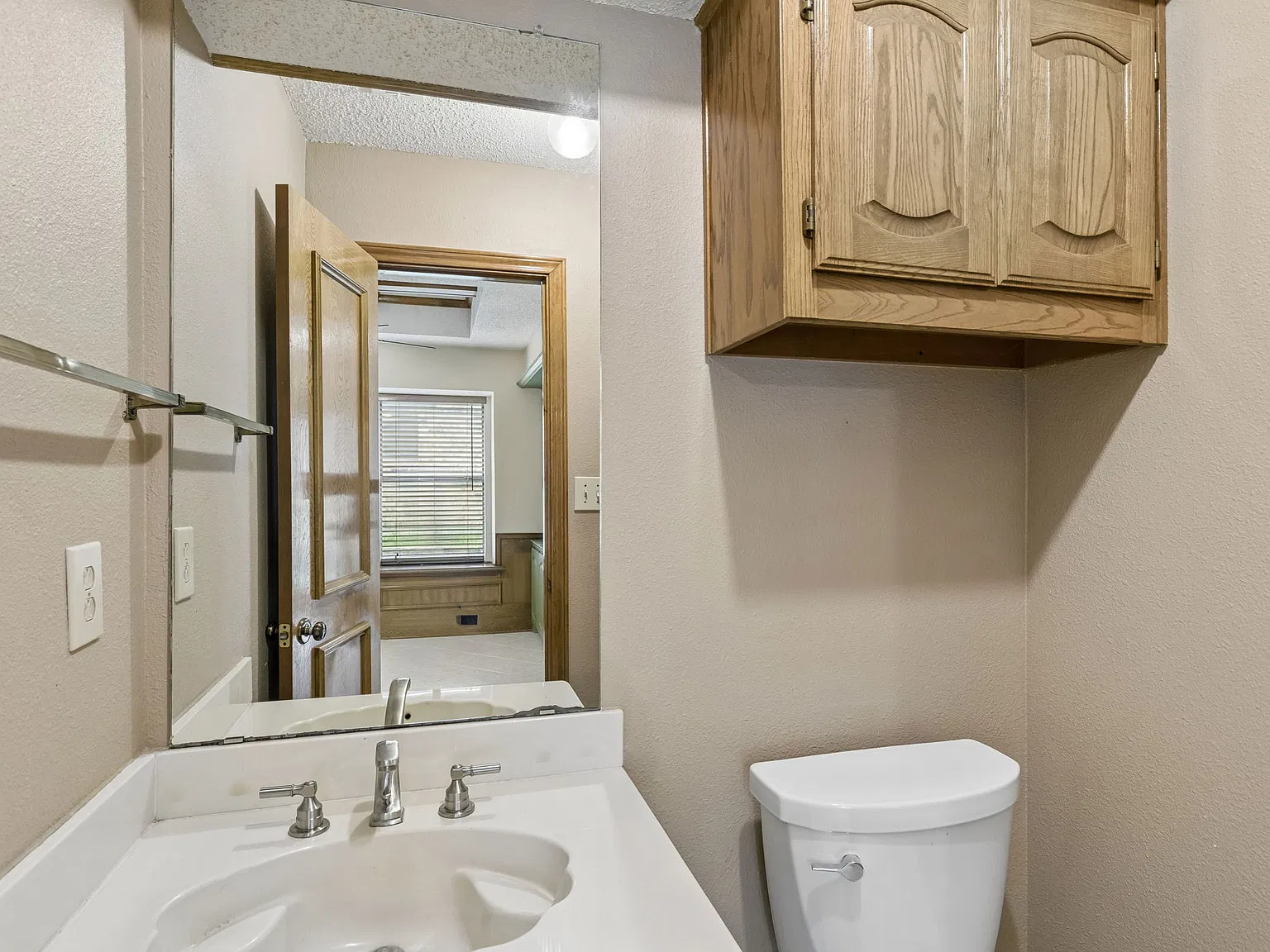 4 bed, 2319 sqft, $3,100 — Photo 1