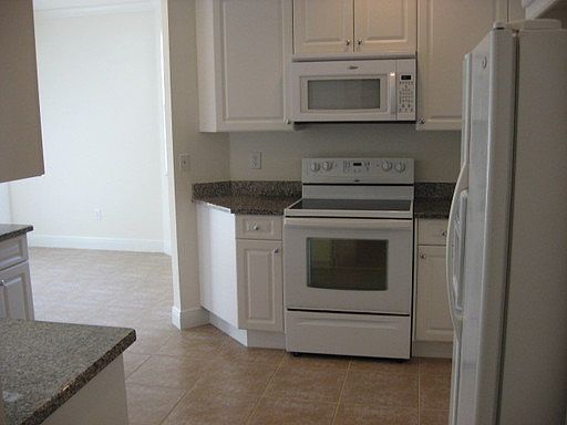 5th image of 4535 Dalmahoy Ct APT 105