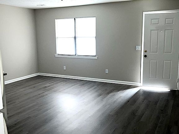 3rd image of 3214 Summer Pl #10