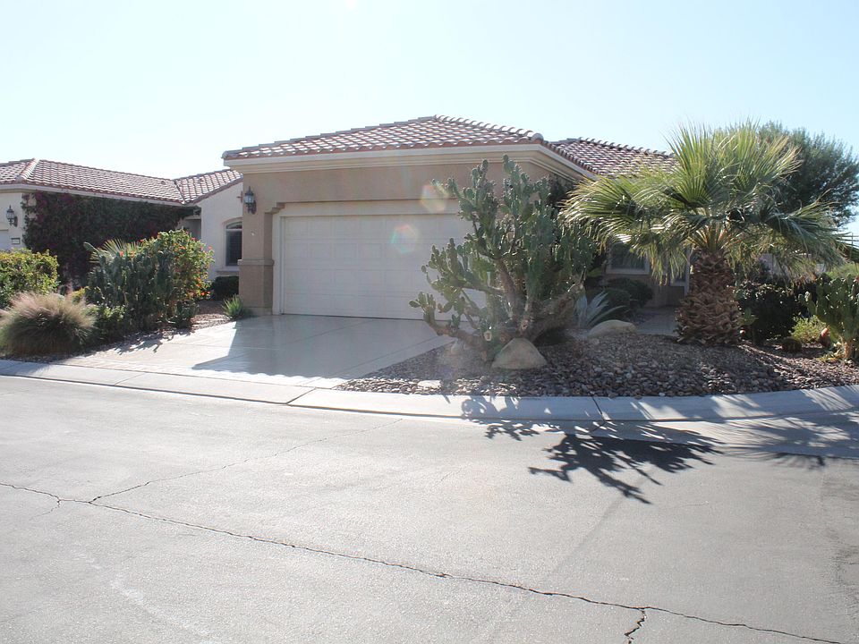 1st image of 81535 Avenida De Baile