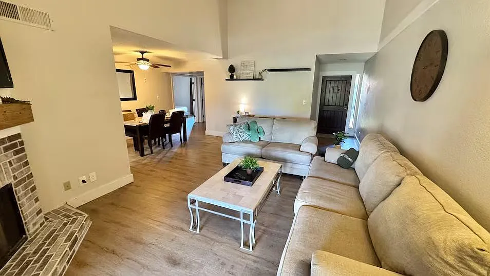 2 bed, 2.0 bath, 1189 sqft, $1,745 — Photo 4