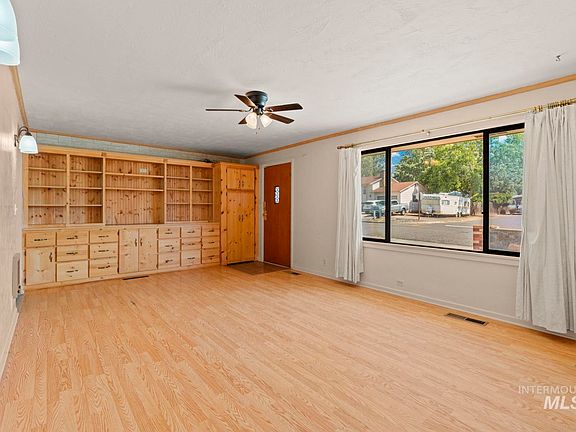 4th image of 1876 6th Ave