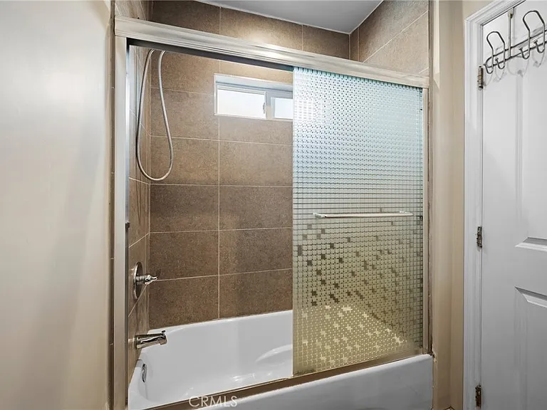 532 W Harvard St — Photo 18