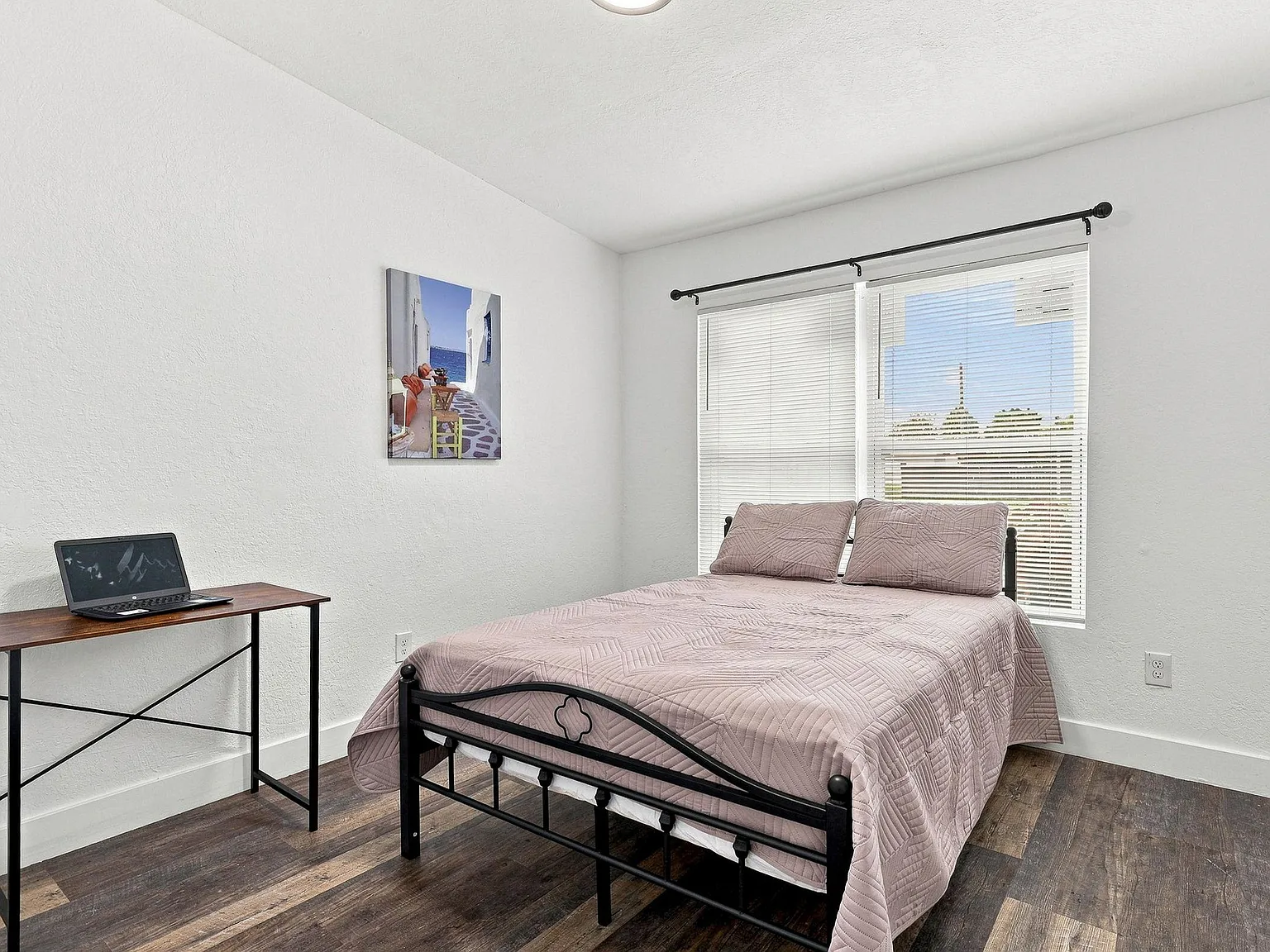 4 bed, 2.0 bath, 1743 sqft, $918 — Photo 1