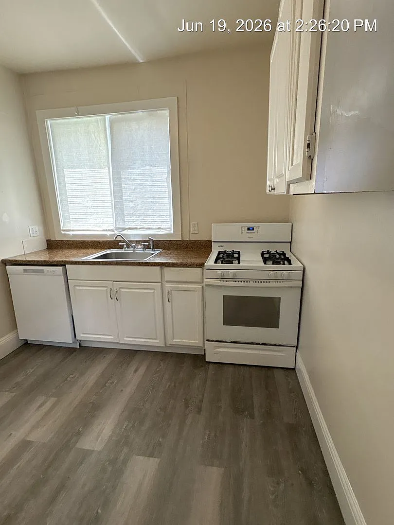 142 Lorentz St — Photo 4