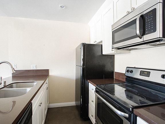 4th image of 724 N West Knoll Dr #314