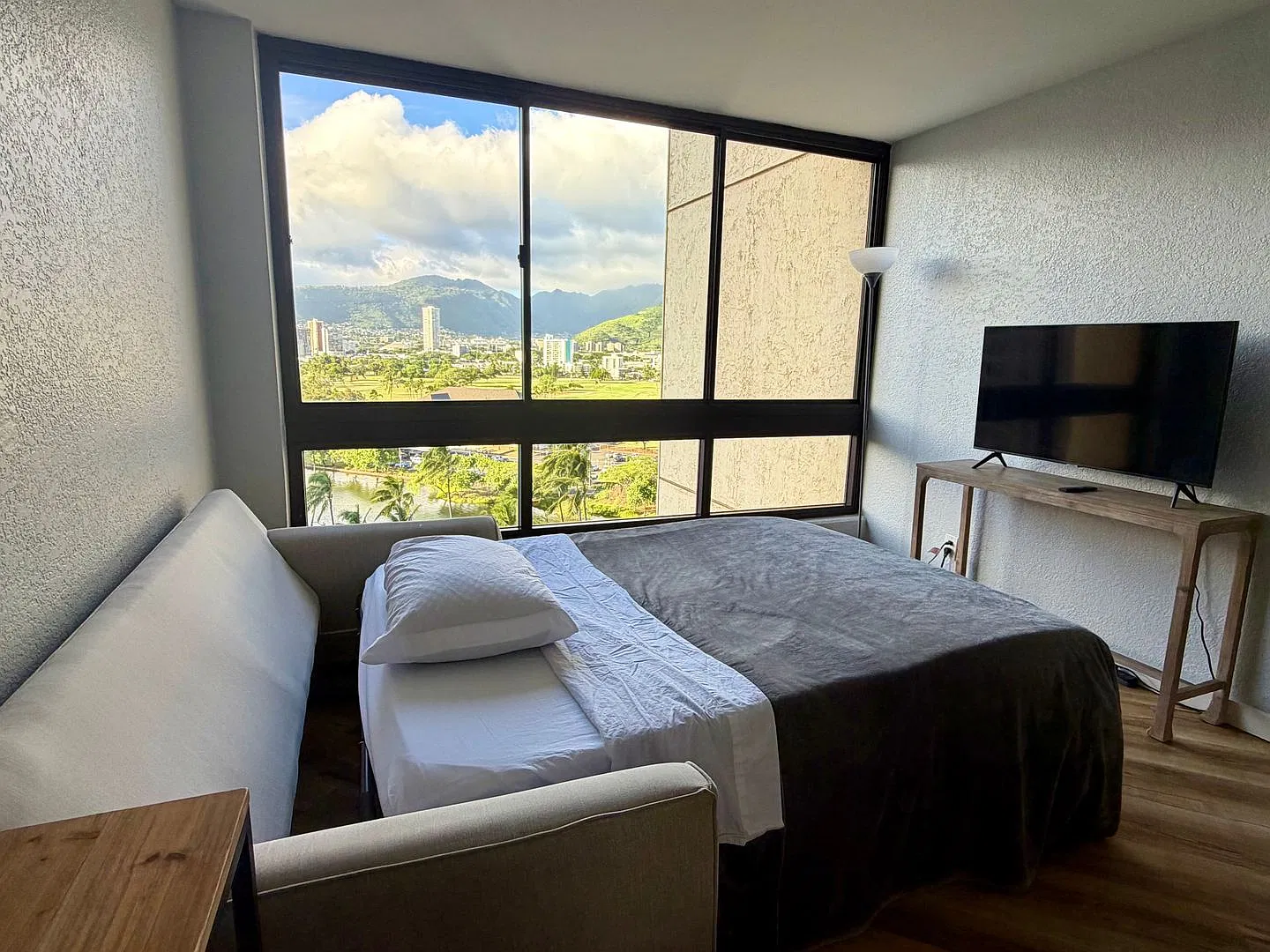 Renovated Studio in Wakiki! — Photo 4