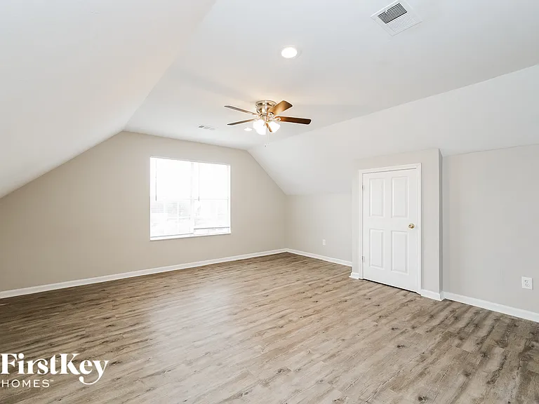 70 Center Oak Dr — Photo 8