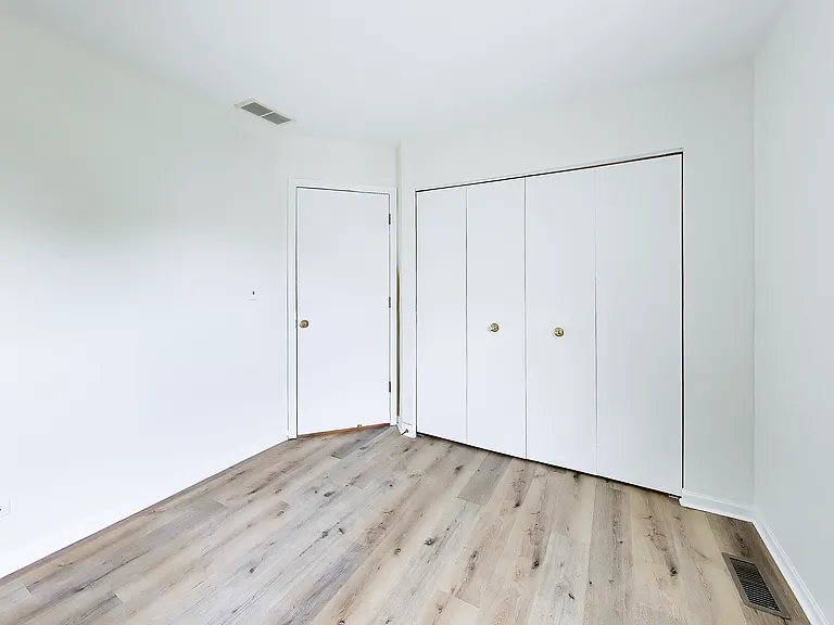312 E Tall Oaks Ln — Photo 10