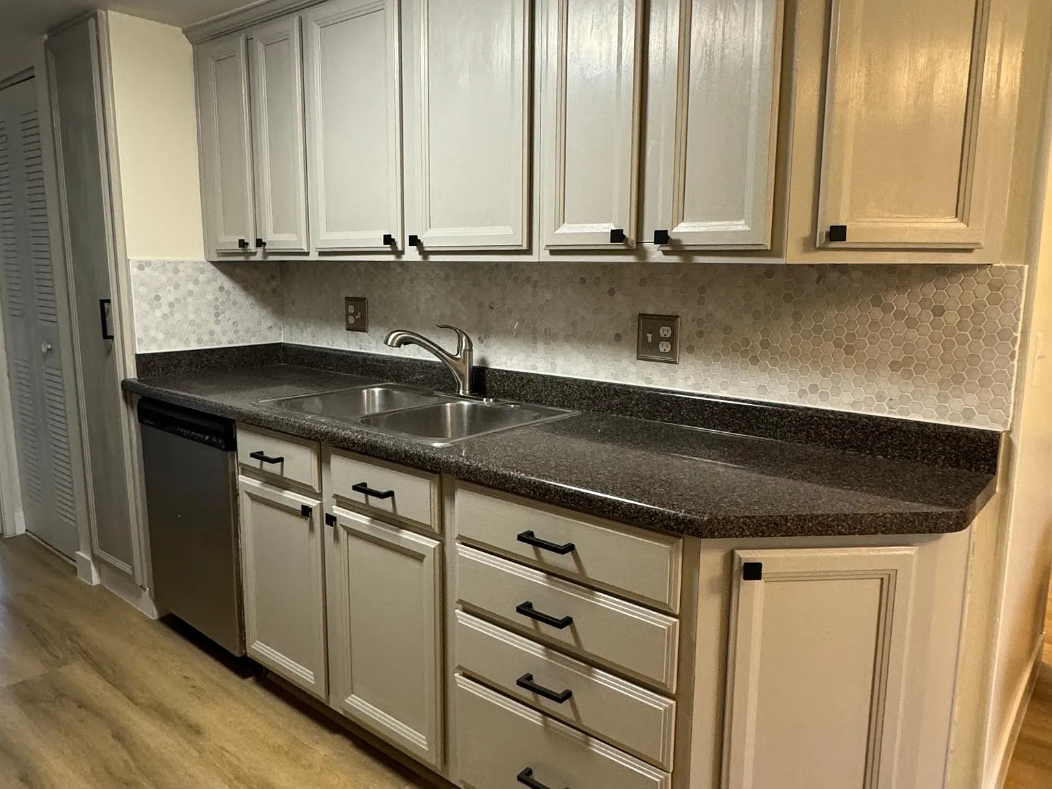 4628 S Woodduck Ln — Photo 4