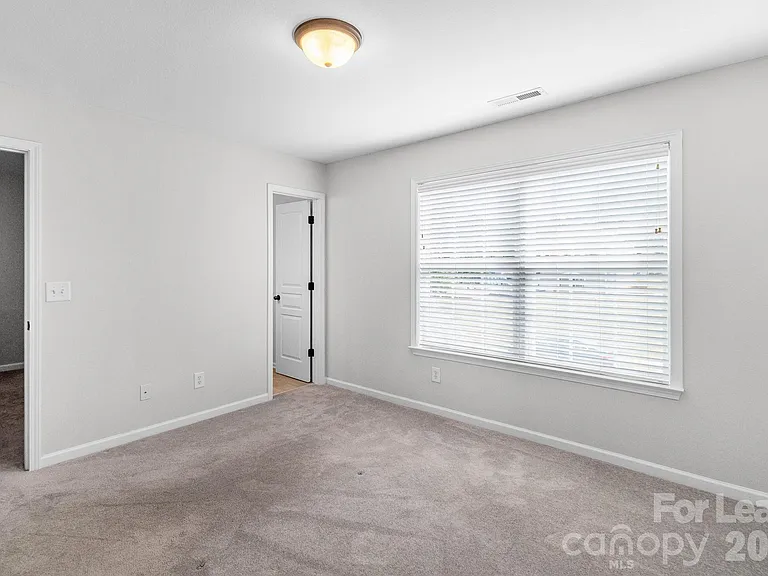 558 Calen Ln — Photo 36