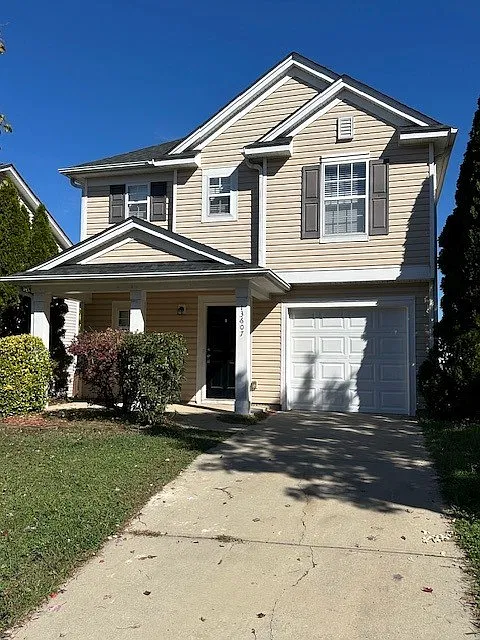 13607 Riding Hill Ave