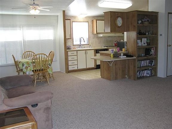 Home shows off New Paint, Carpet, Window Blinds, Lights and Faucets!