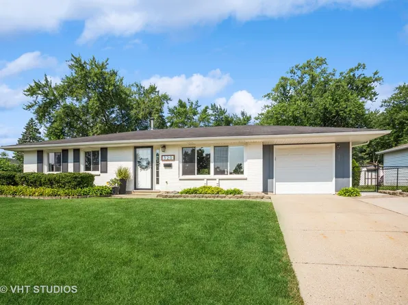 320 N Salem Dr, Schaumburg, IL 60194