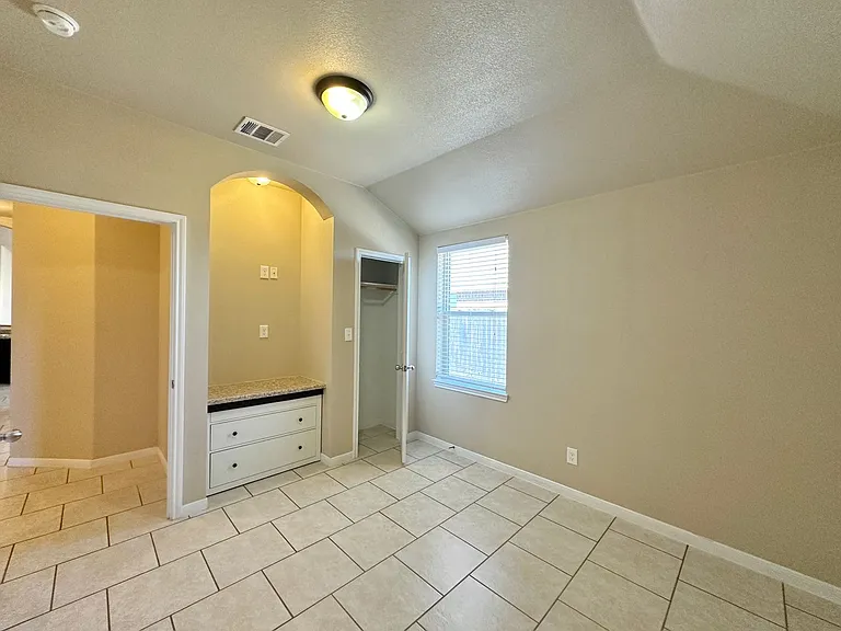 4601 Cambridge Dr — Photo 25