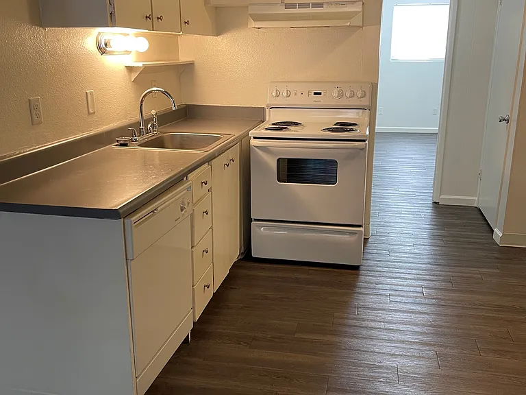 The Crossing Apartments — Photo 33