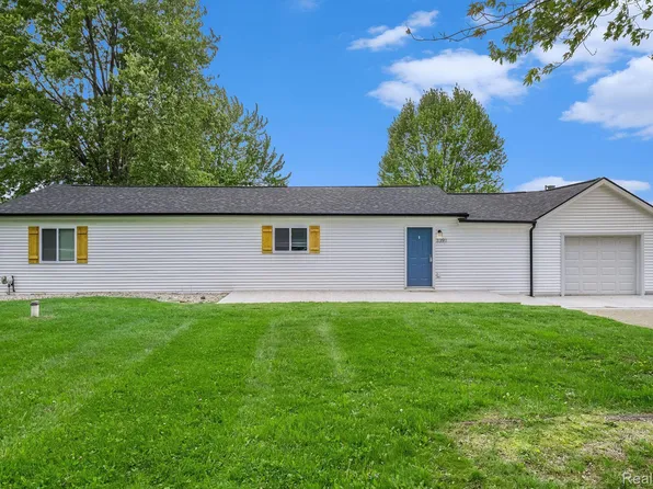 3391 Pollock Rd, Grand Blanc, MI 48439