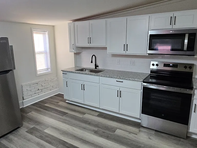 213 W Market St #3 — Photo 7