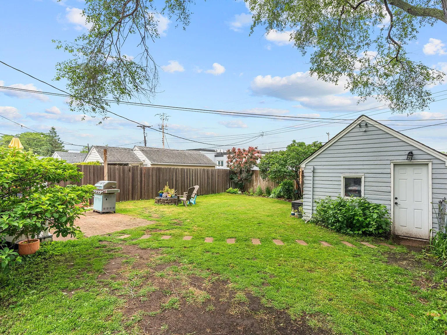 3 bed, 1.0 bath, 1469 sqft, $2,495 — Photo 4