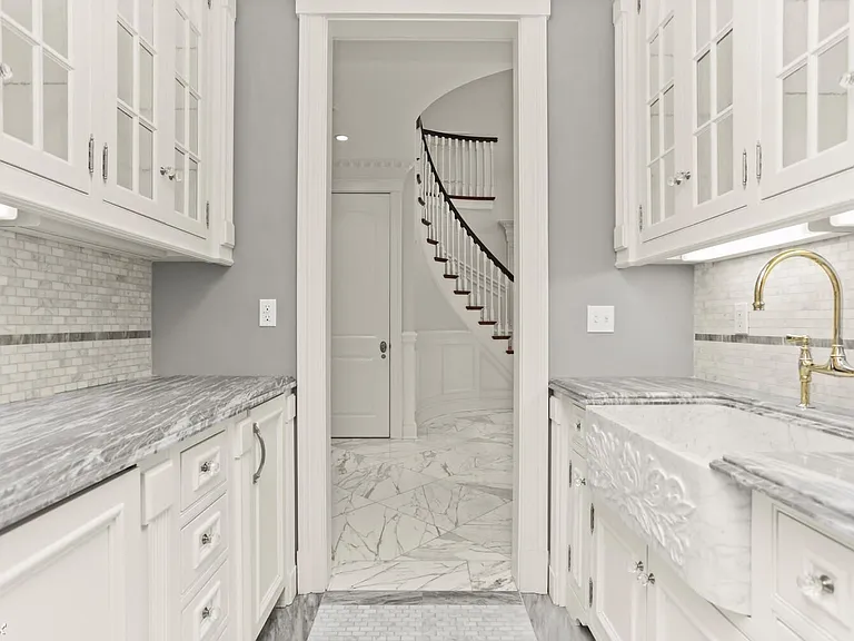 386 Westover - Butlers Pantry