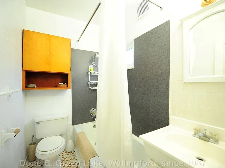 2112 N 54th St #D — Photo 4