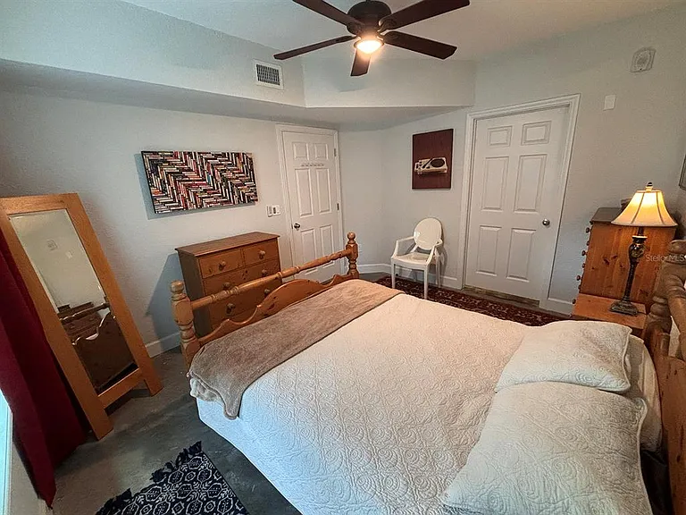304 E South St #1020 — Photo 9