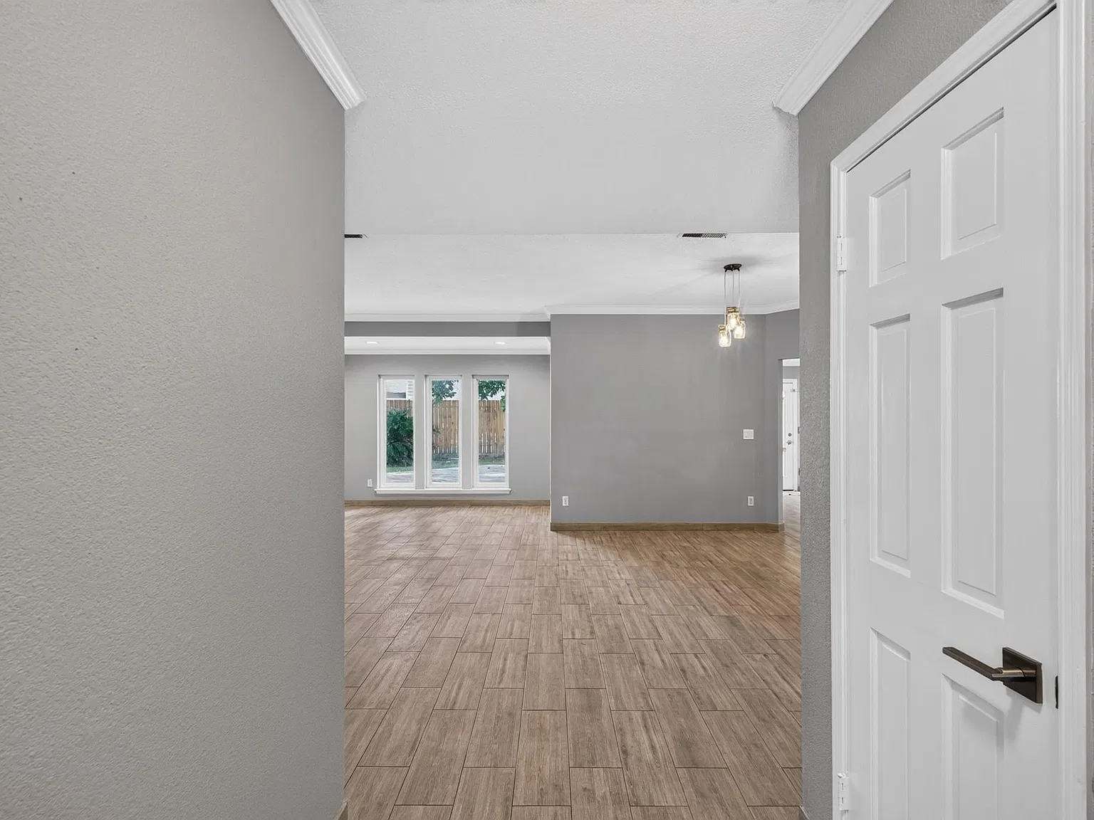 4 bed, 2.0 bath, 1902 sqft, $2,200 — Photo 3