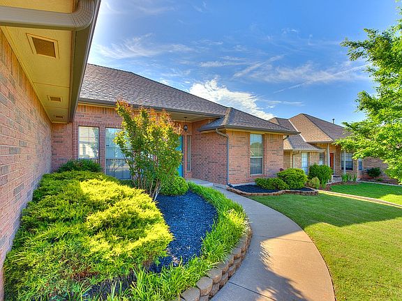 3rd image of 17028 Canyonwood Ln