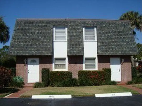 600 Valley Stream Dr APT B2, Naples, FL 34113