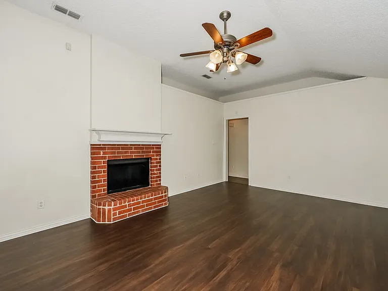 2370 Stagecoach St — Photo 3