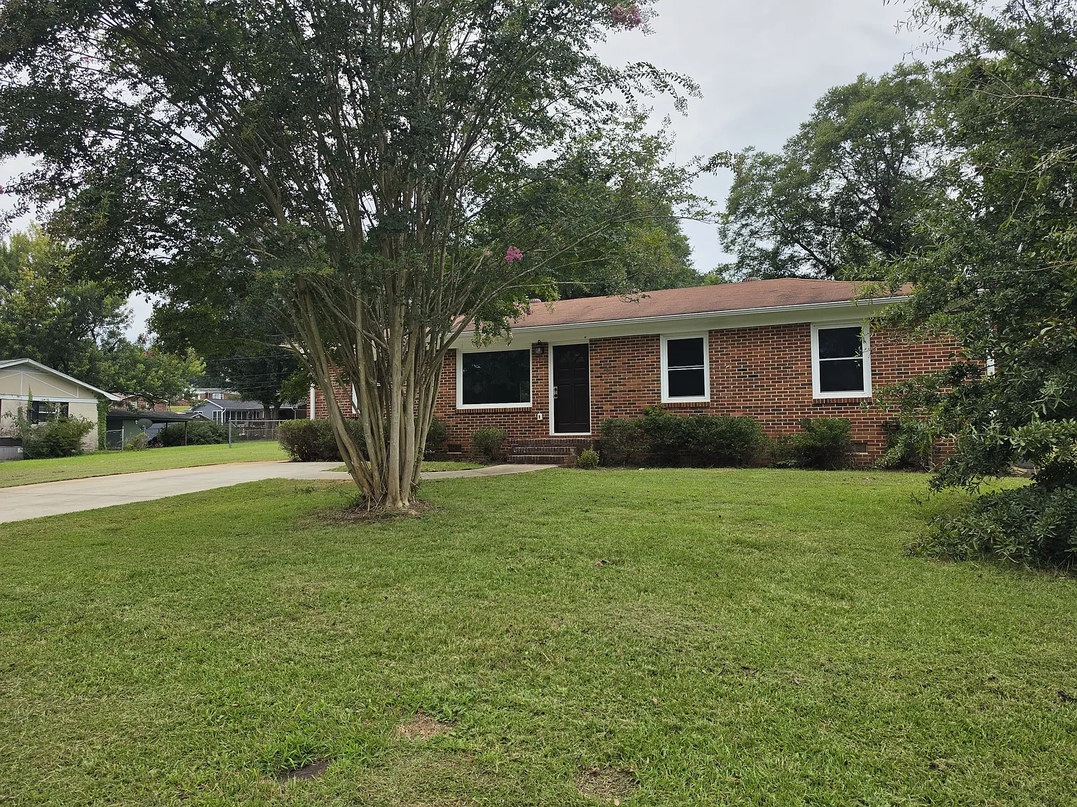 3 bed, 1100 sqft, $1,700 — Photo 2