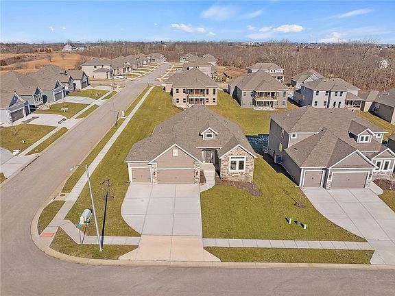 3rd image of 7000 NE 102nd Ct