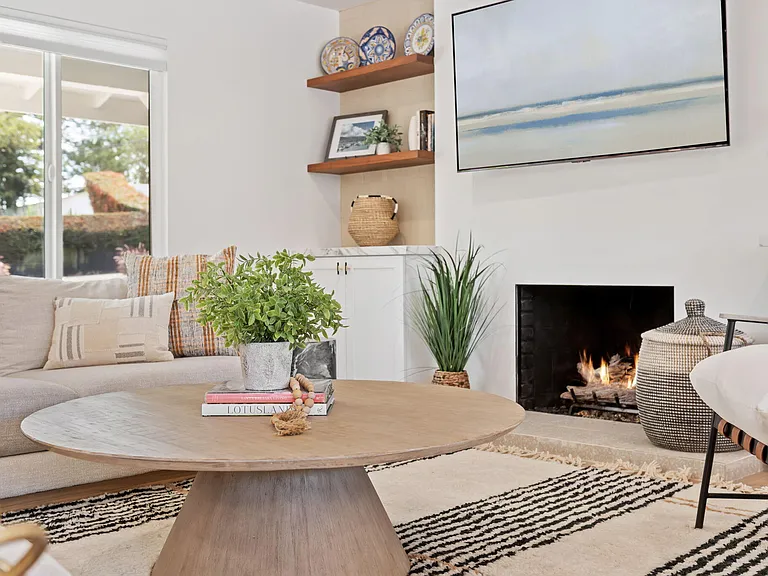 2402 Calle Montilla — Photo 17