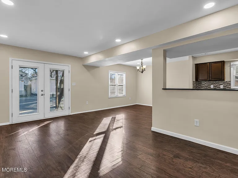 148 Dewitt Ave — Photo 11
