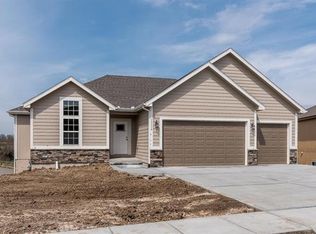 22481 156th St, Basehor, KS 66007