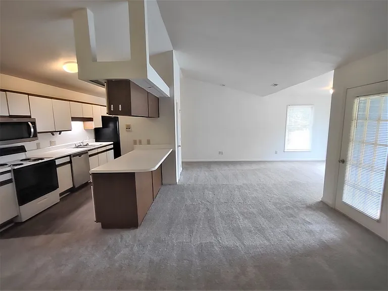 7366 Rose Terrace Ct — Photo 3