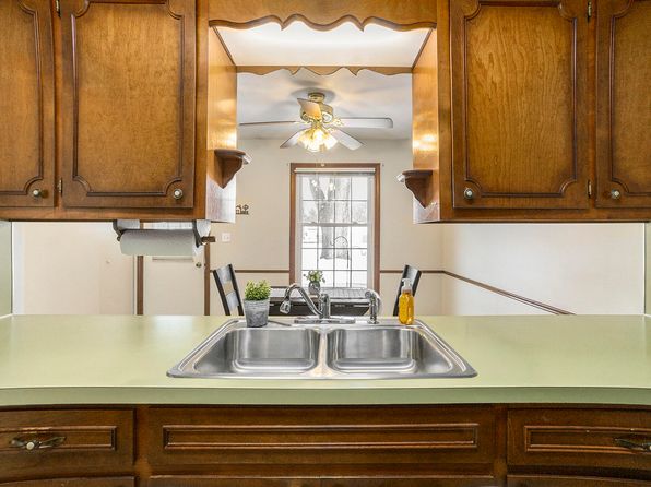 7728 Coachman Ln, Jenison, MI 49428