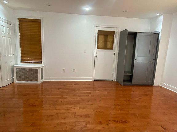 5th image of 1278 Waring Ave
