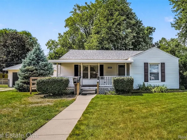 620 S Webik Ave, Clawson, MI 48017