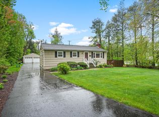 2 Turney Pl, Trumbull, CT 06611