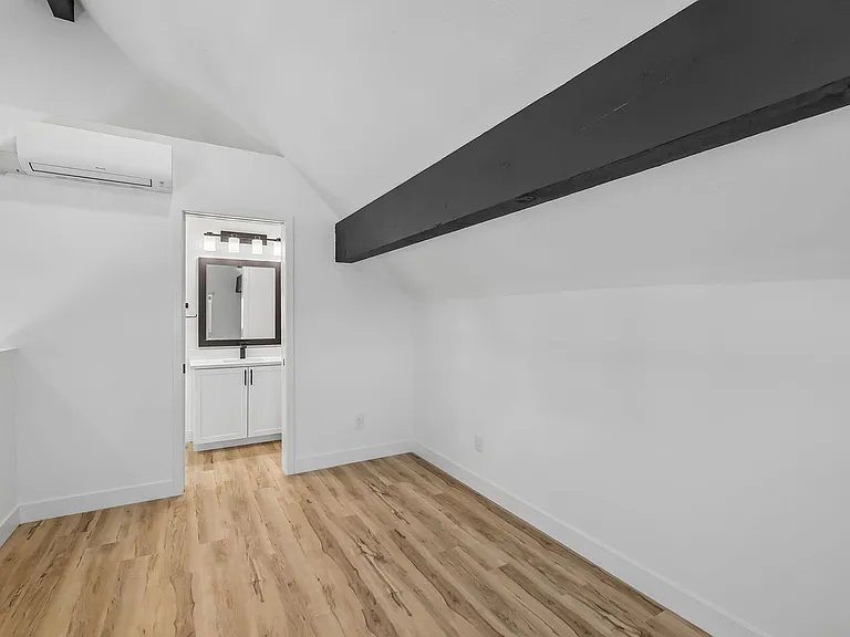 The Crest |NEWLY Renovated Studios, Lofts, 1, 2 & 3 Bedroom Homes Near the Beach — Photo 19