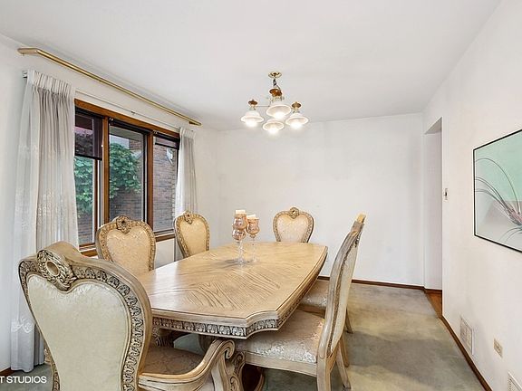 4th image of 10125 Mayfield Ave