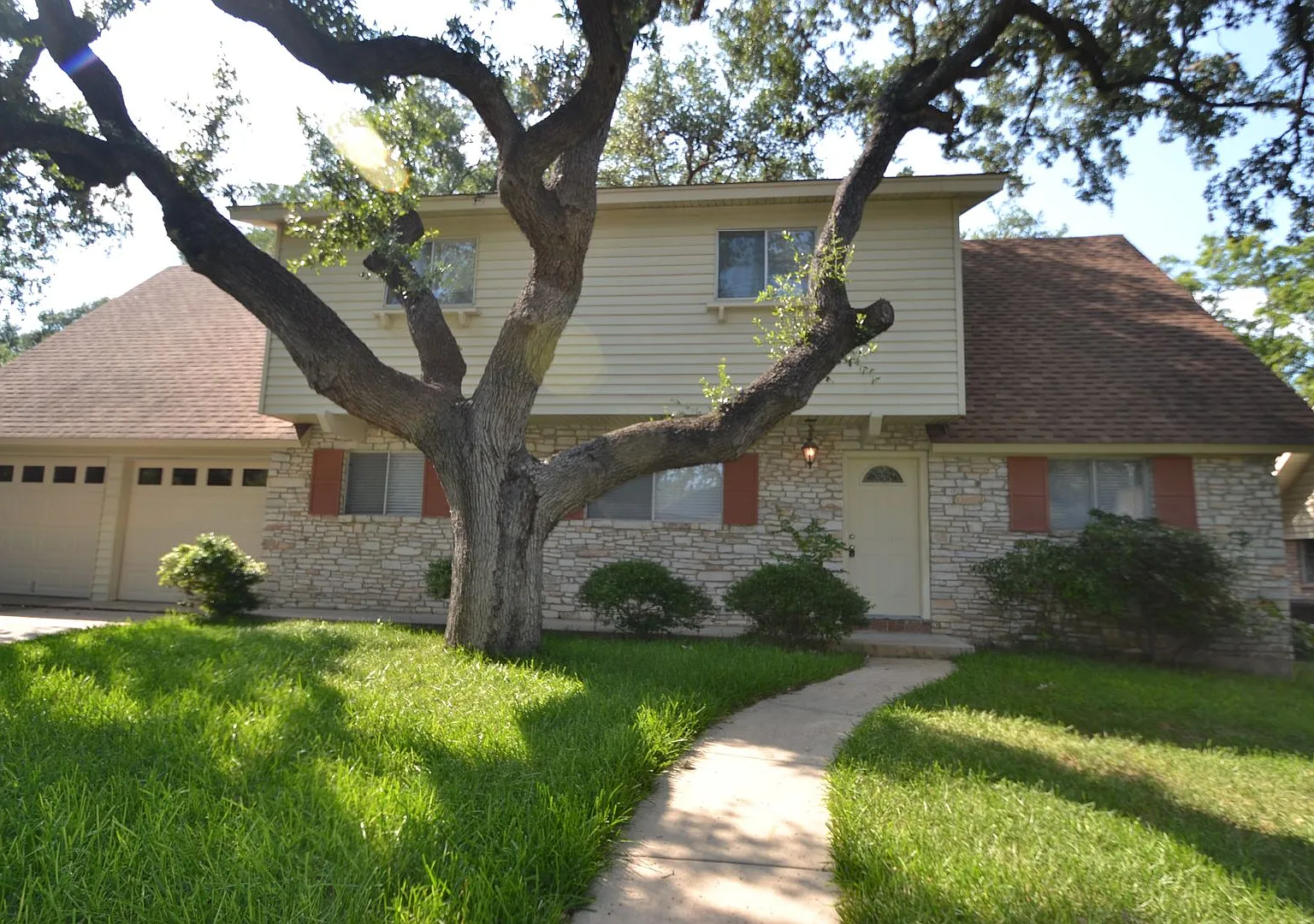 4 Bedroom - North Central - Harmony Hills — Photo 2