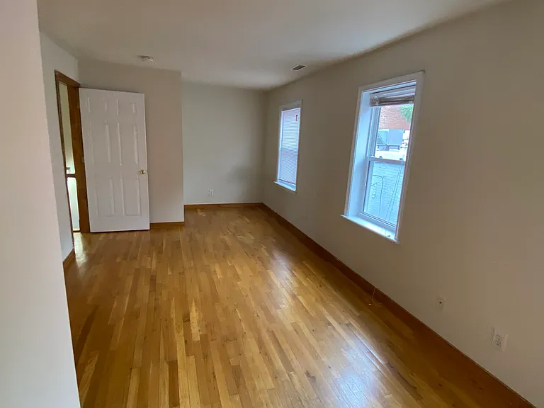 909 W Grace St #6 — Photo 26