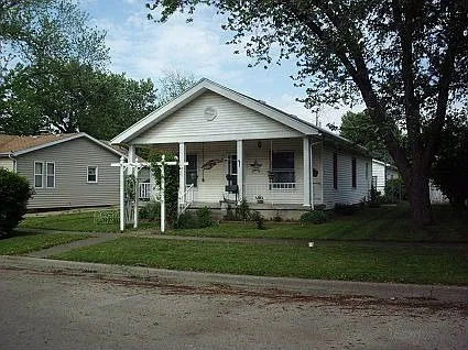 106 Johns St photo 1