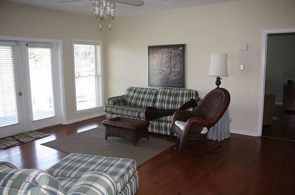 3rd image of 41 Lakeshore Dr
