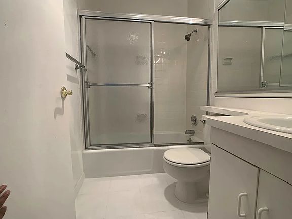 5th image of 200 E 72nd St APT 5D