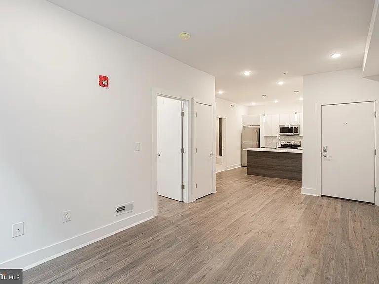 2623 Christian St #303 — Photo 3