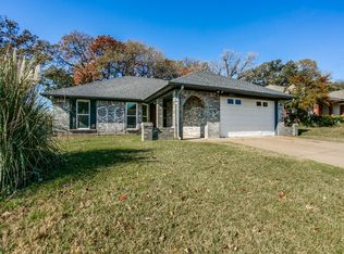 2411 Bayberry Ln, Euless, TX 76039