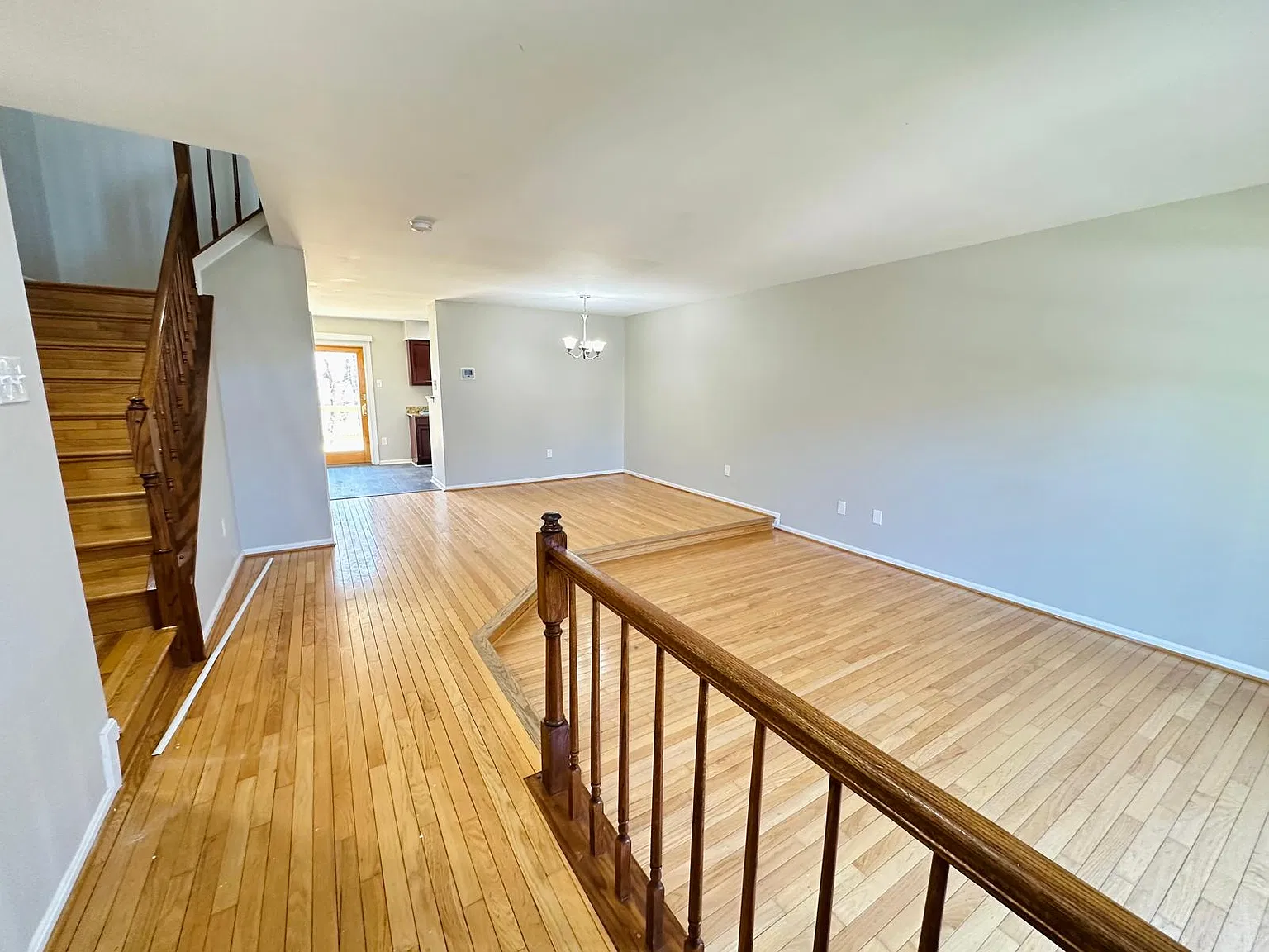 4 bed, 3.5 bath, 1360 sqft, $2,800 — Photo 2